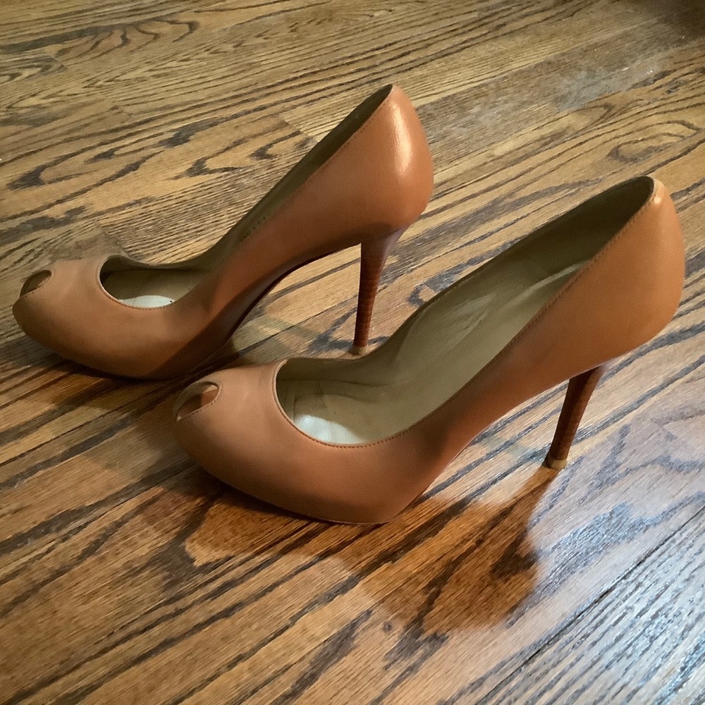 Stuart Weitzman Pump Peep Toe Nude Size 7 1/2